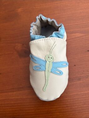 Robeez Cream Leather Baby Shoe with Blue Trim & Mint Dragonfly